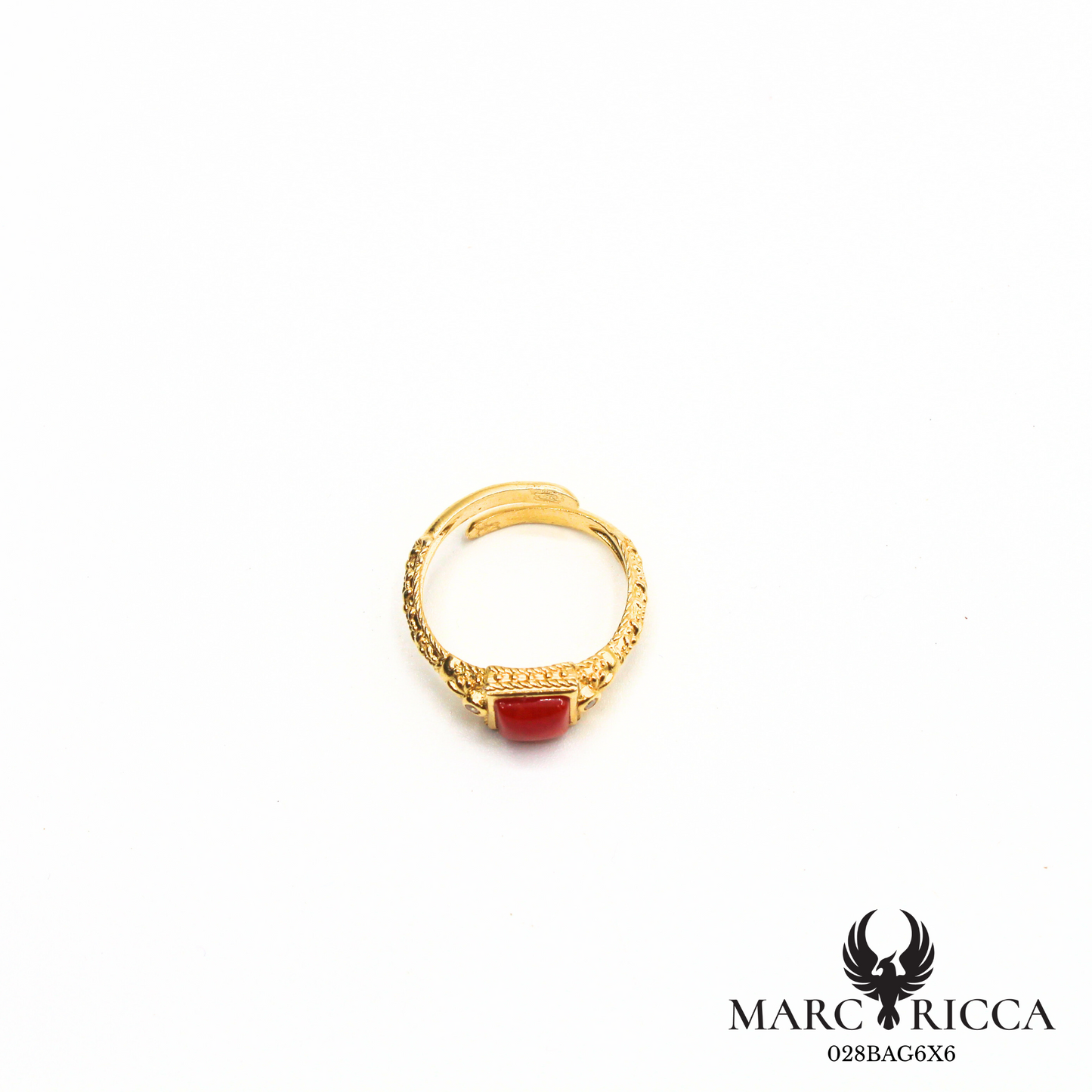 Bague en vermeil avec carré en corail et zirconium