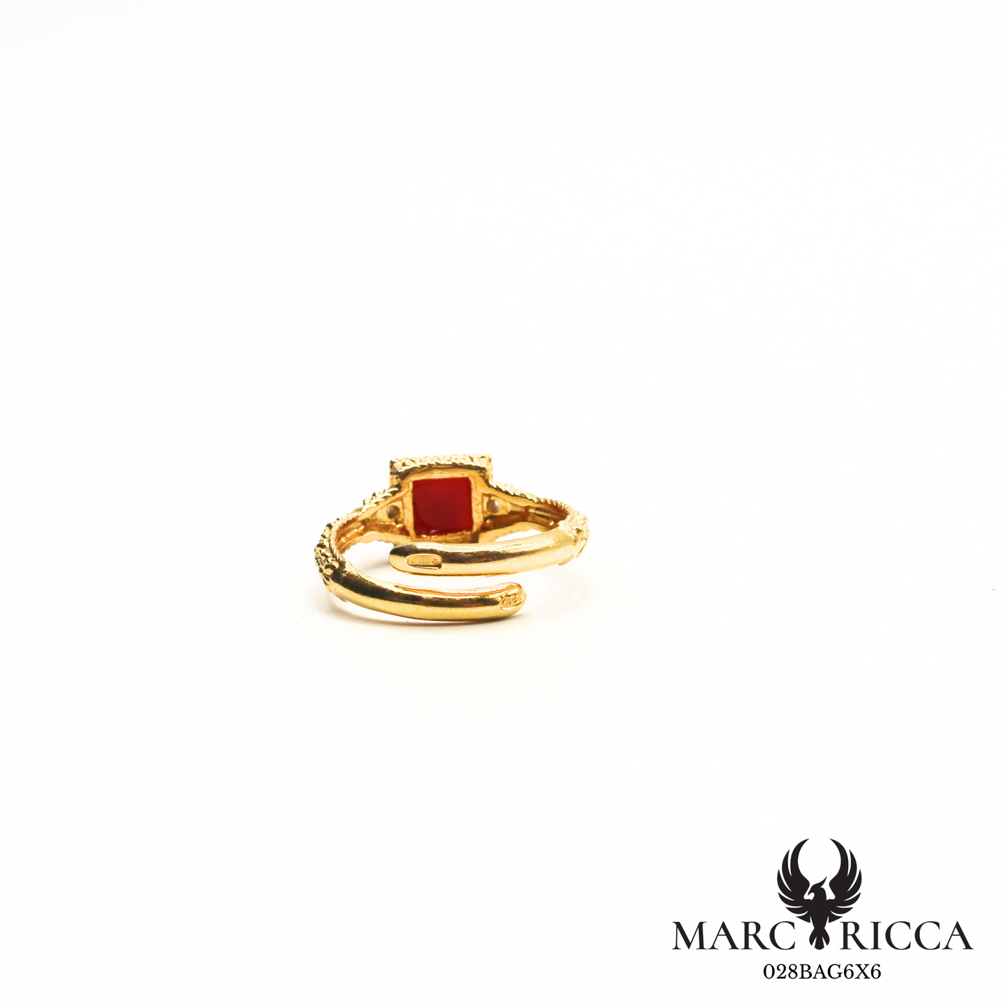 Bague en vermeil avec carré en corail et zirconium