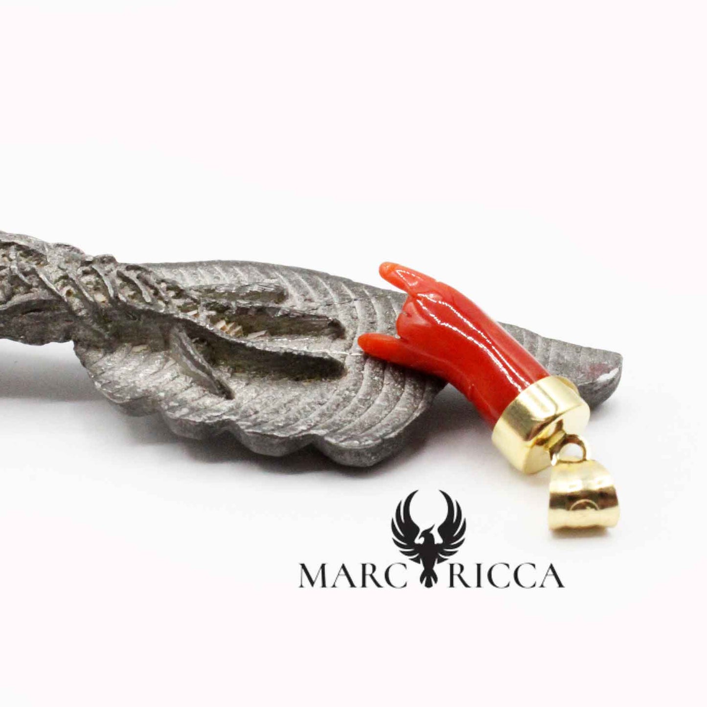 Pendentif Or Main Corne en Corail