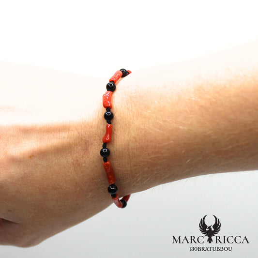 Bracelet tubes de corail et perles d'agate noir