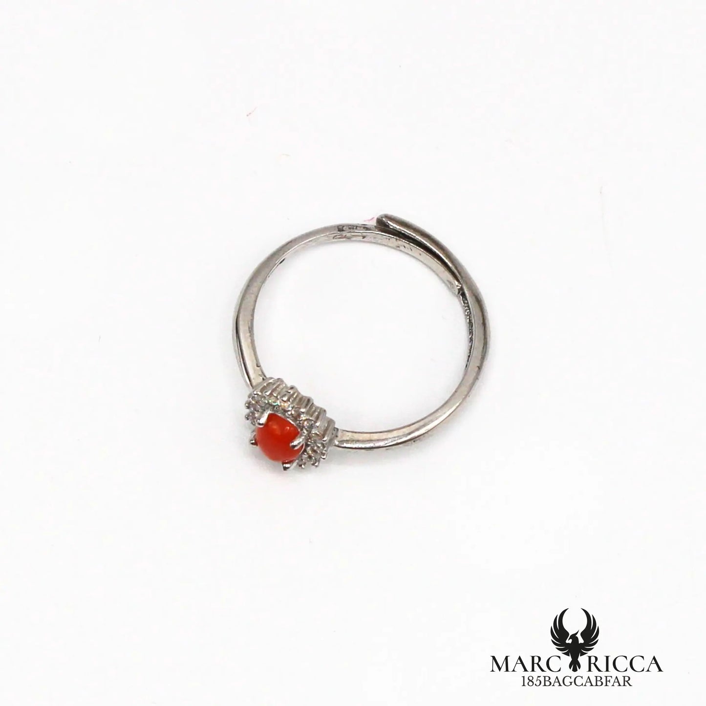Bague cabochon corail contour zirconium en argent