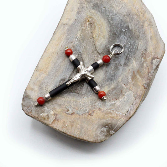 Pendentif Argent Croix Perles de Corail & Christ