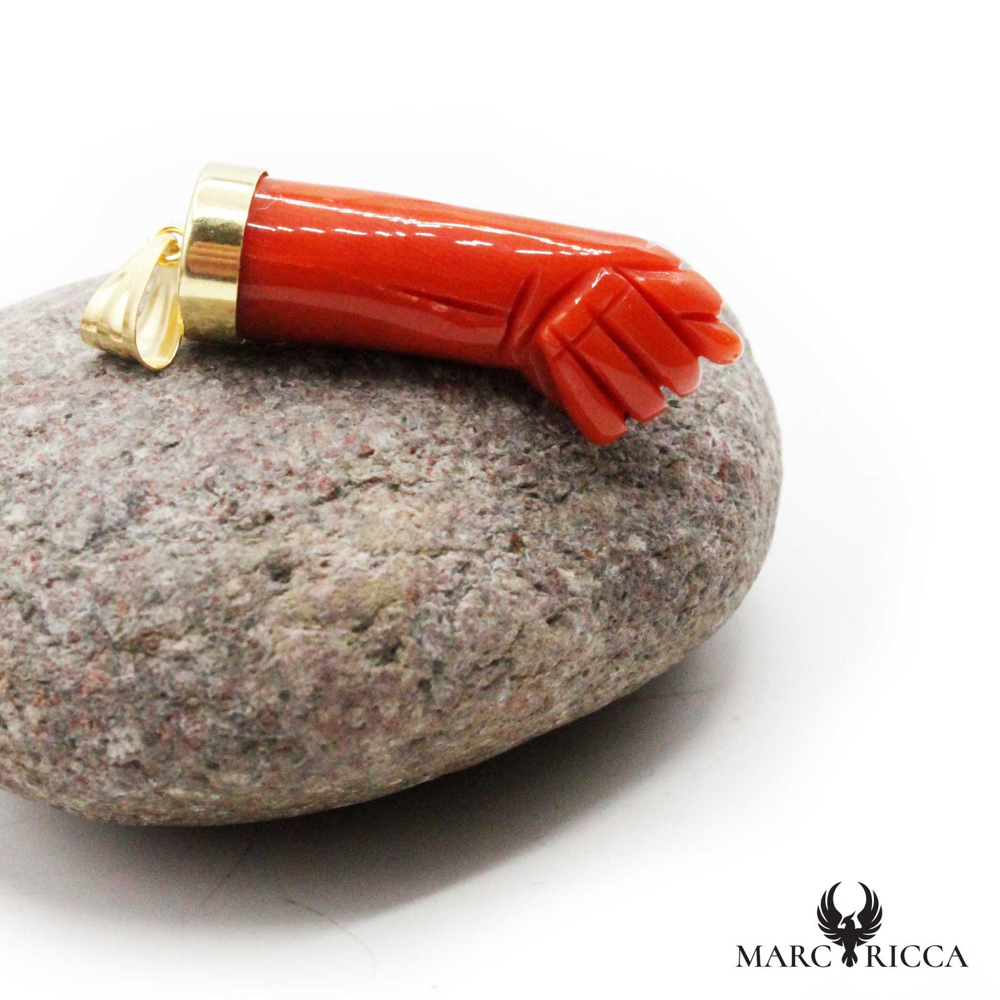 Pendentif Or Main en Corail Rouge