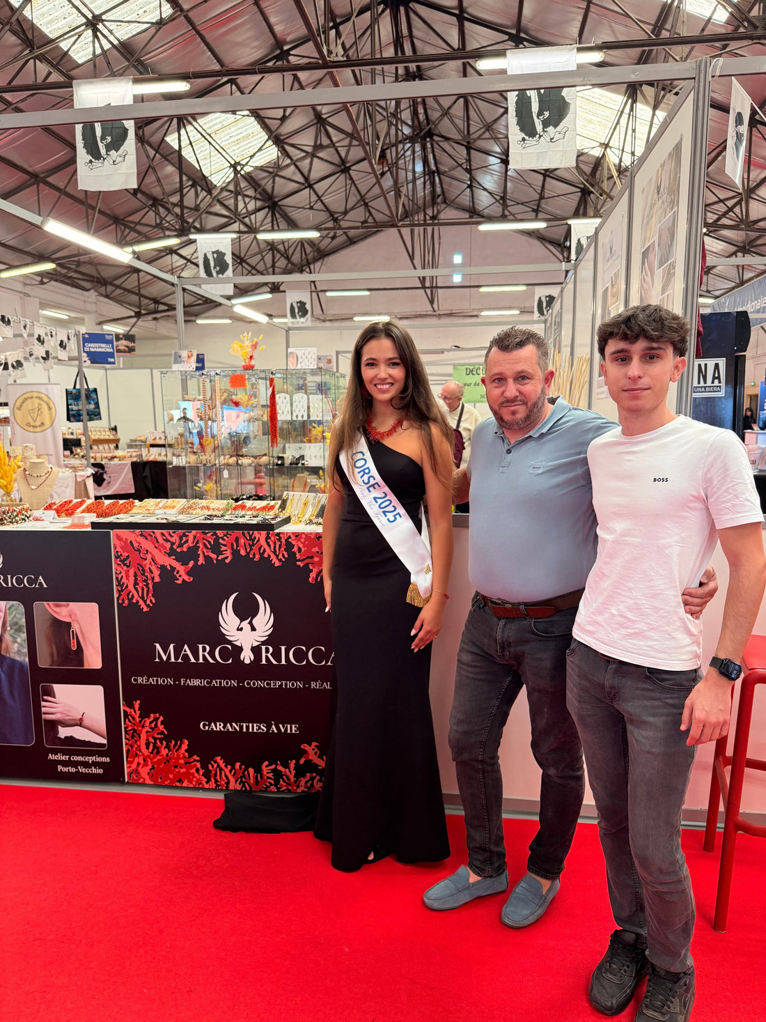 Manon Mateus Miss Corse 2025 avec une parure en corail rouge Marc-Ricca à la Foire Internationale de Marseille