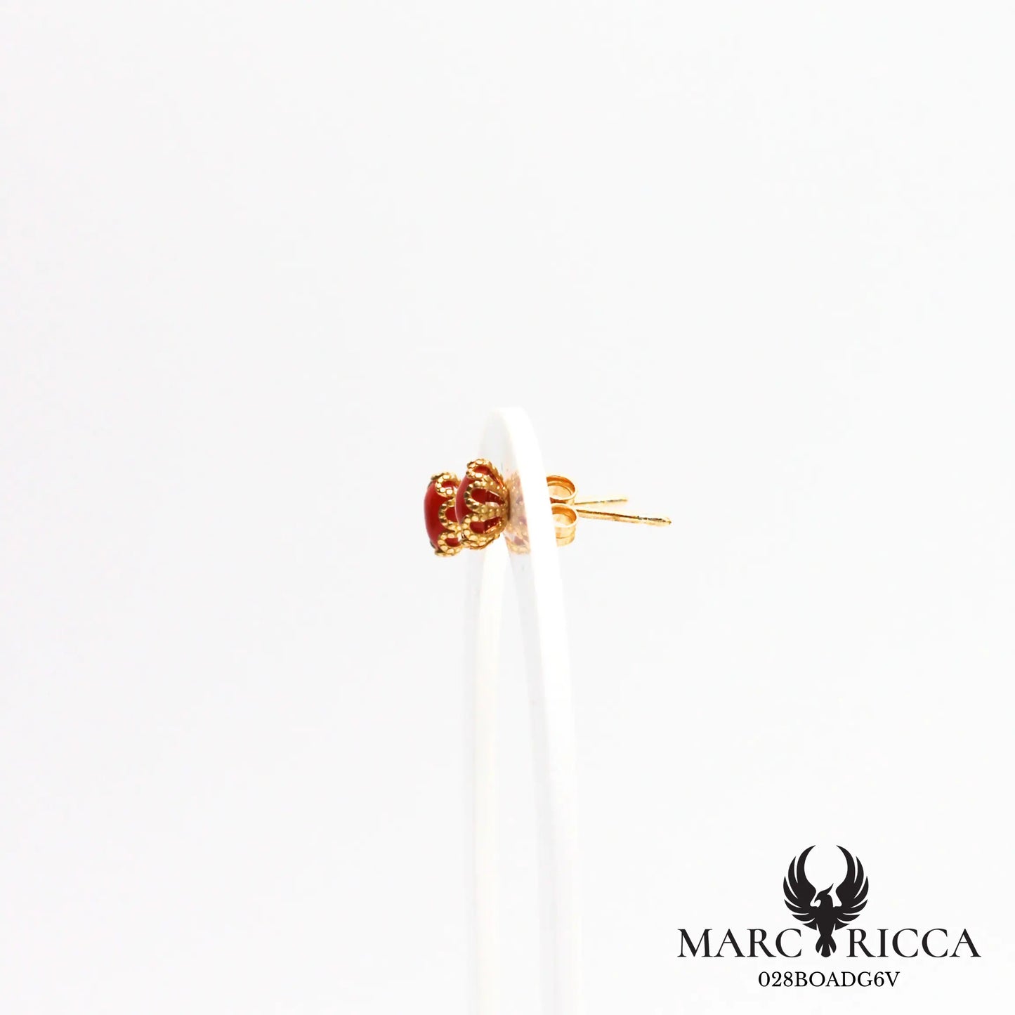 Boucles d'oreilles clous en argent avec corail