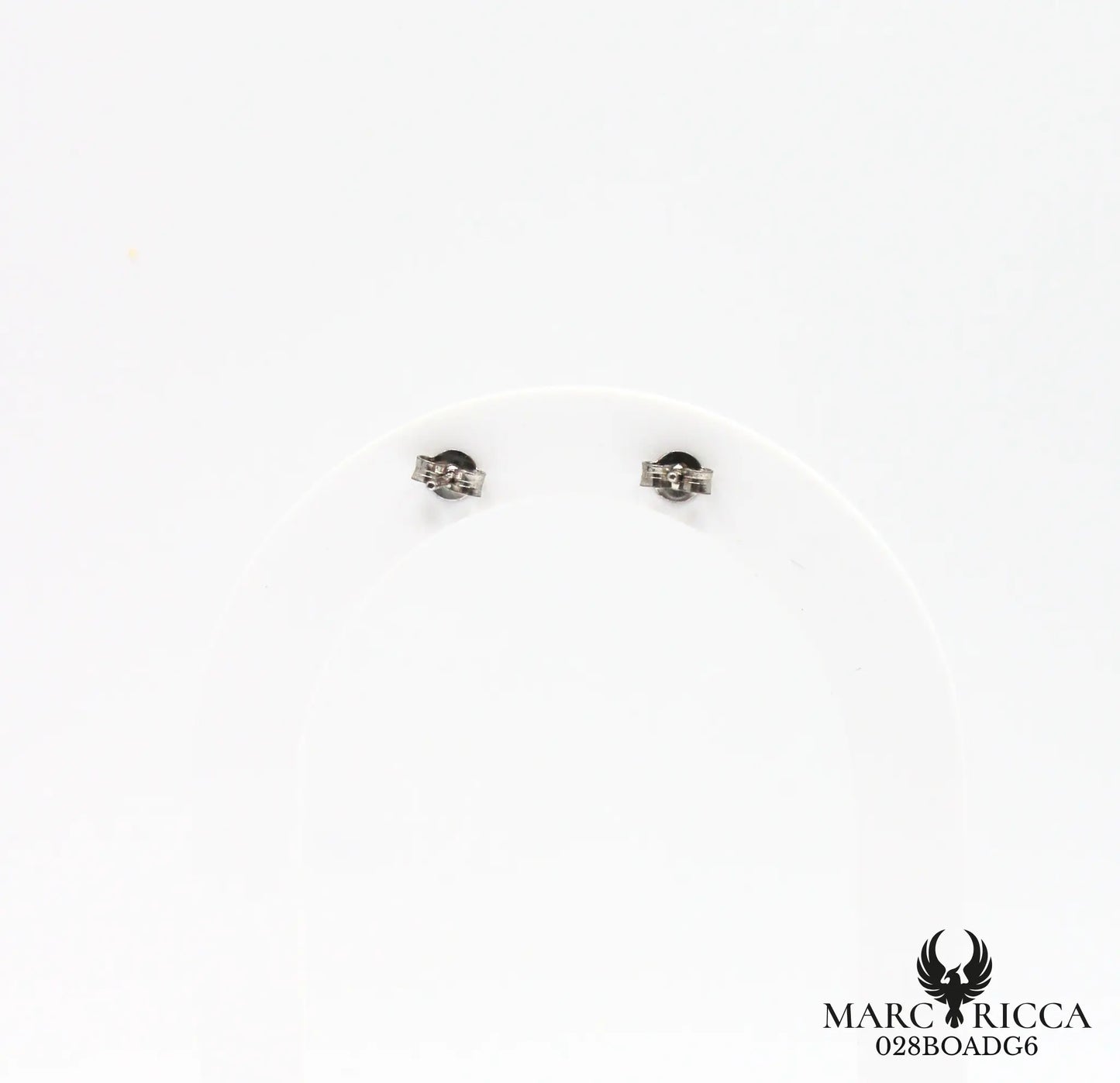 Boucles d'oreilles clous en argent avec corail