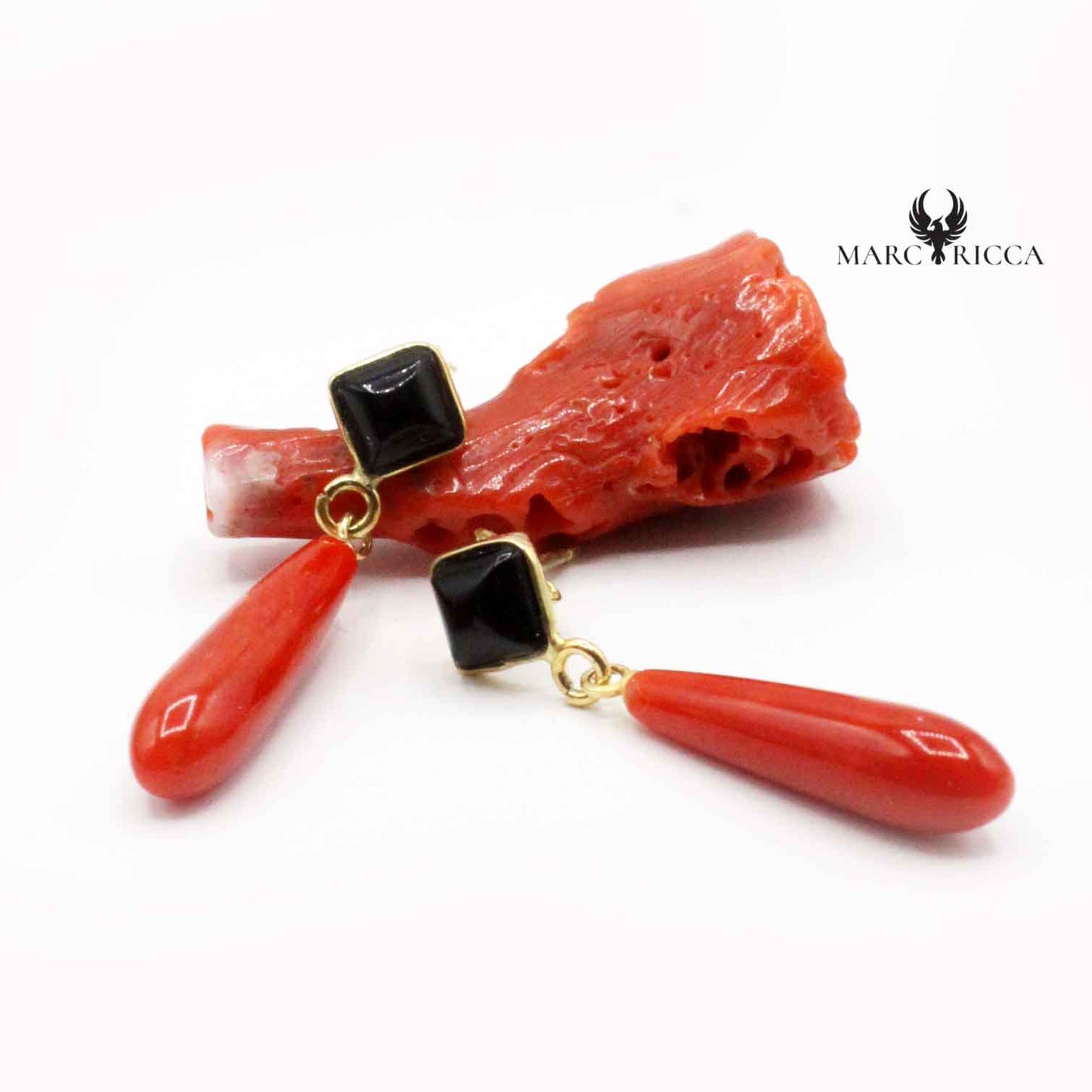 Boucles Corail, Or & Onyx