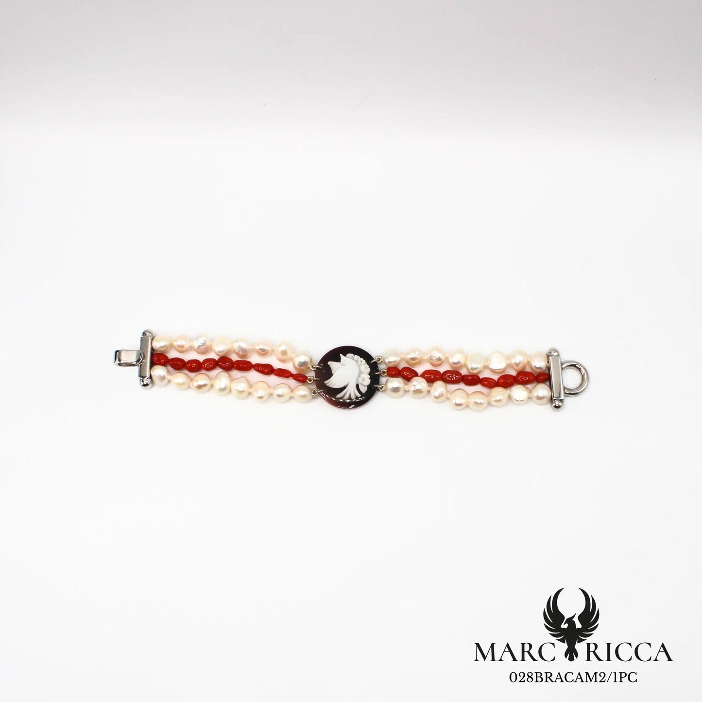Bracelet 3 rangs perles d'eau douce et corail avec camée oiseau