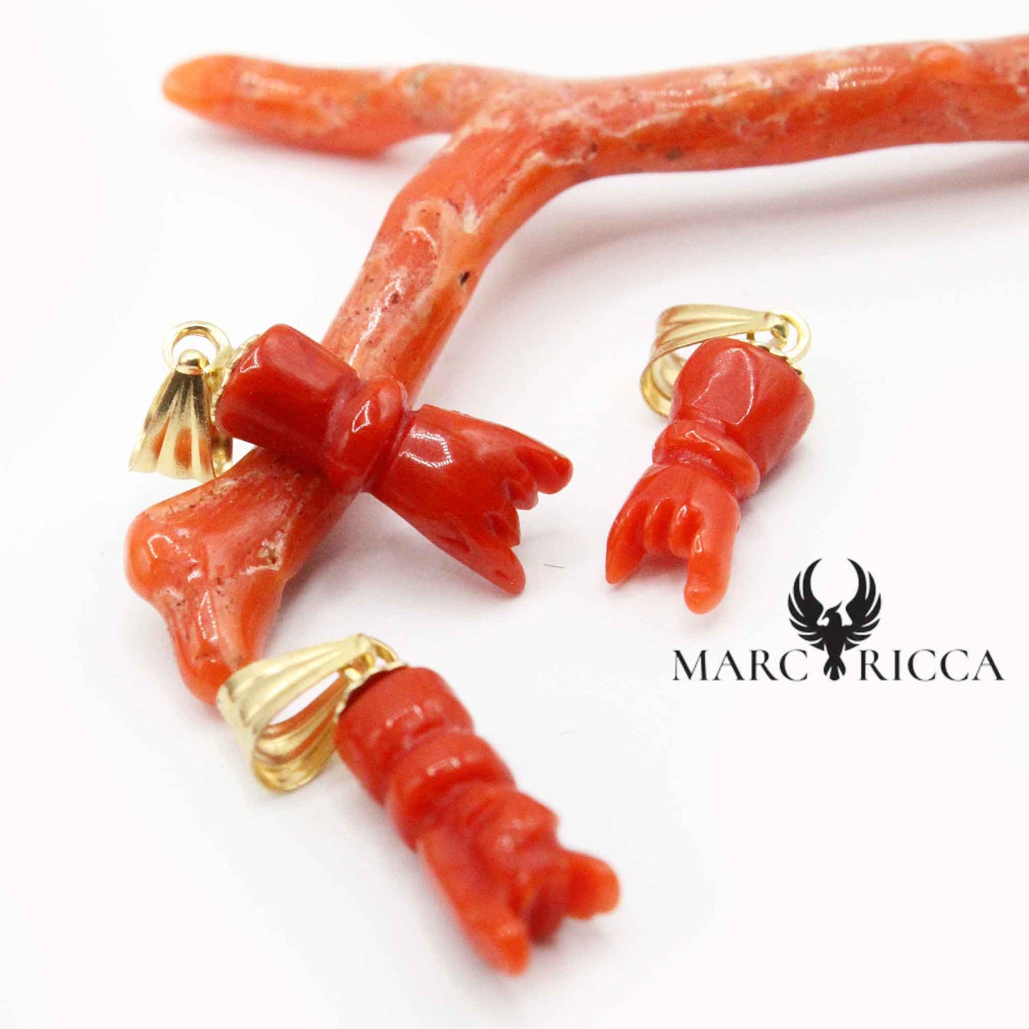 Pendentif Or Main Corne en Corail