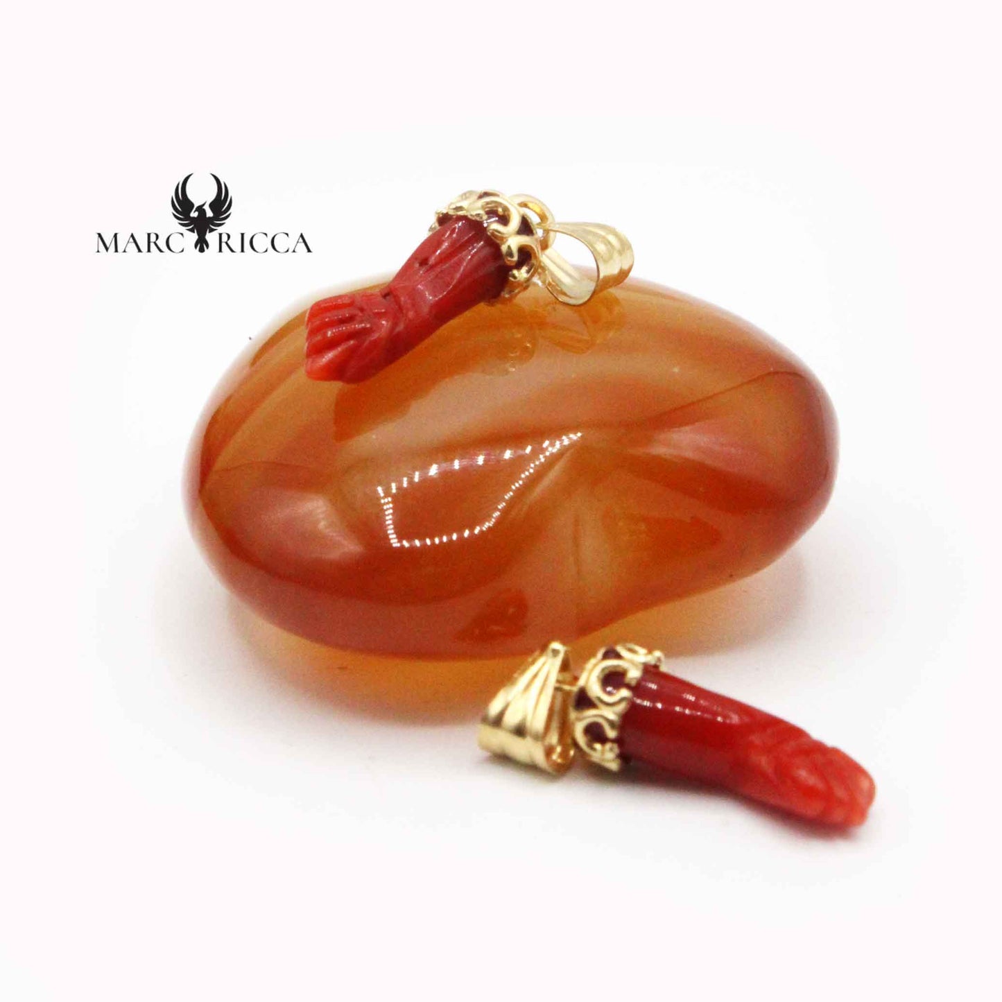 Pendentif Or Festonné Poing Corail
