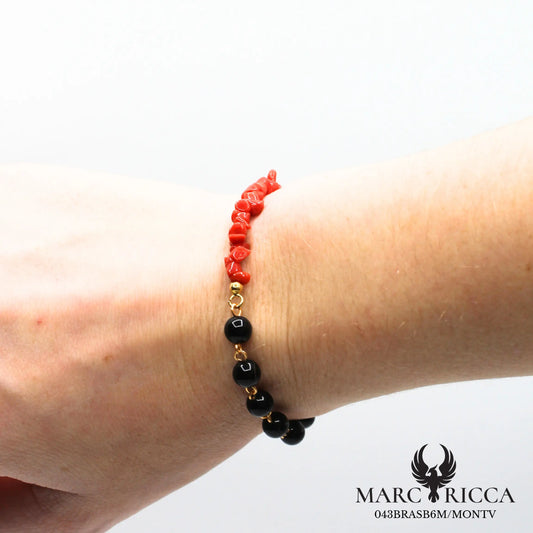 Bracelet asymétrique corail chips & perles d’onyx ou de quartz en vermeil