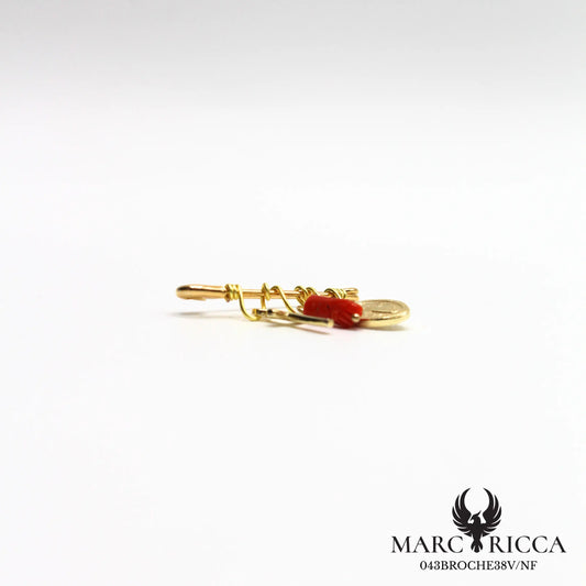 Broche religieuse avec main en corail