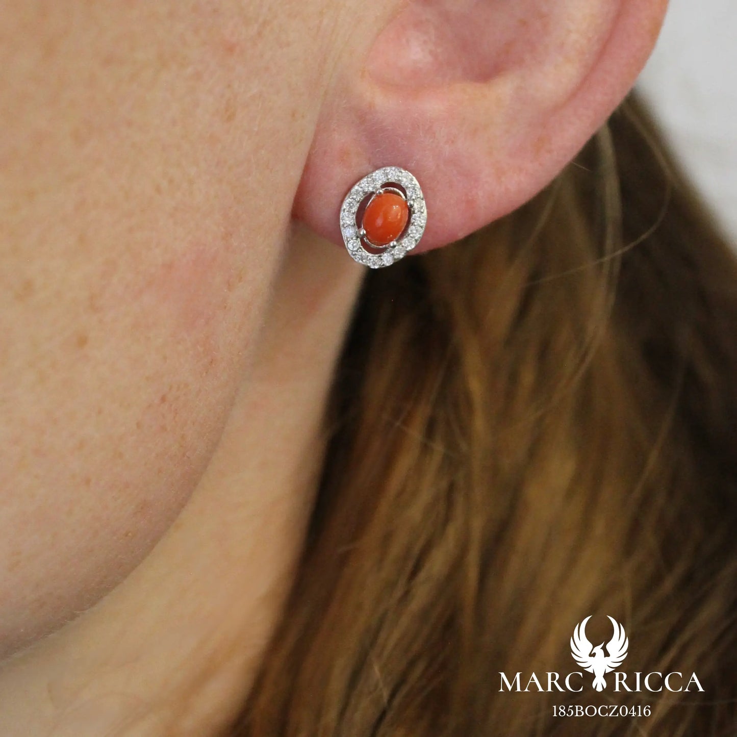 Boucles d'oreilles clous ovales avec corail et zirconium en argent